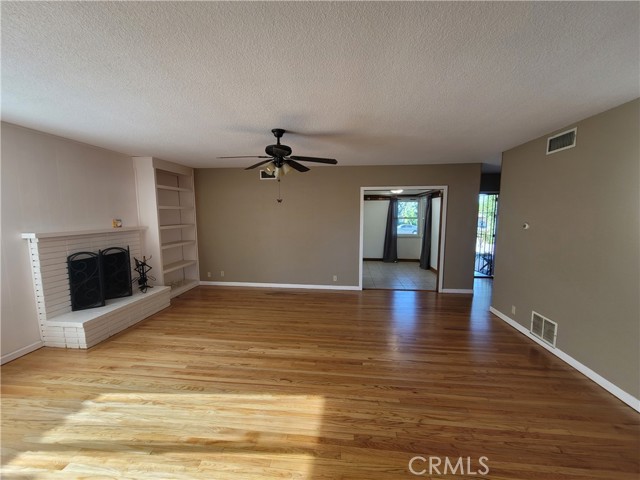 34726 Pecan Avenue, Yucaipa CA: https://media.crmls.org/medias/2c354ce9-dde4-496d-97c3-c09cf092514a.jpg