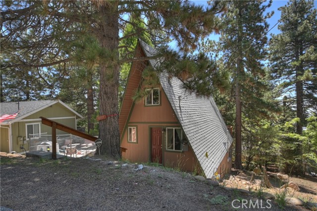 31115 All View Drive, Running Springs CA: https://media.crmls.org/medias/2c357b31-8d27-41fb-9466-3a3ce7788d23.jpg