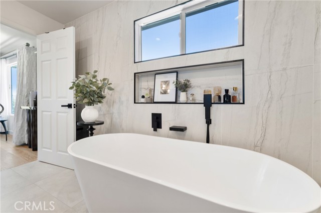 Detail Gallery Image 13 of 69 For 23202 Aetna St, Woodland Hills,  CA 91367 - 5 Beds | 4 Baths