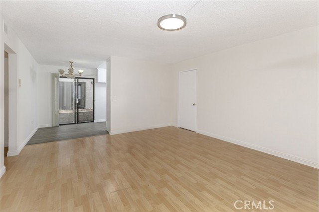 Detail Gallery Image 6 of 27 For 914 E Elk Ave #4,  Glendale,  CA 91205 - 20 Beds | 20 Baths