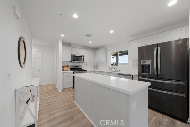 Detail Gallery Image 6 of 34 For 13857 Raven St, Victorville,  CA 92392 - 4 Beds | 2/1 Baths