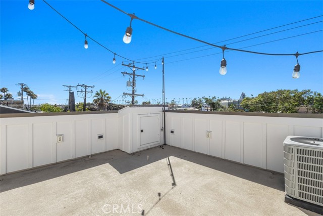 515 1/2 Jasmine, Corona del Mar CA: https://media.crmls.org/medias/2c369ebc-5fa0-45b9-86a9-7386a4811c0c.jpg