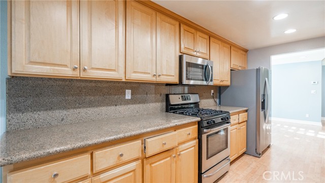 Detail Gallery Image 7 of 32 For 10055 Melinda Way #4,  Northridge,  CA 91325 - 3 Beds | 2/1 Baths