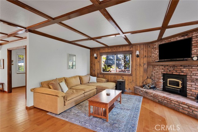 915 Trinity, Lake Arrowhead, CA 92352