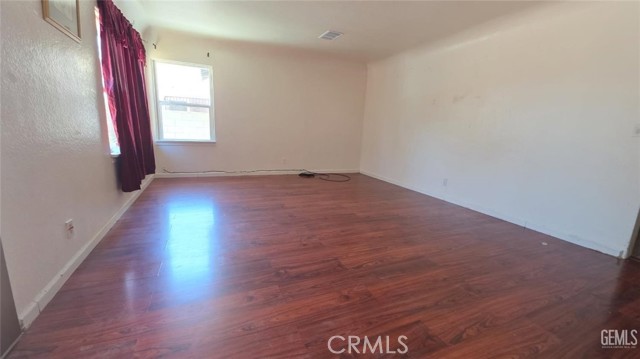 625 Cedar Avenue, Wasco CA: https://media.crmls.org/medias/2c37f109-b165-49bb-bbbc-4e1aff8cdba4.jpg