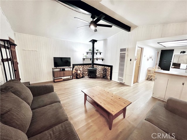 Detail Gallery Image 4 of 18 For 206 E Barker Bld, Big Bear City,  CA 92314 - 2 Beds | 1 Baths