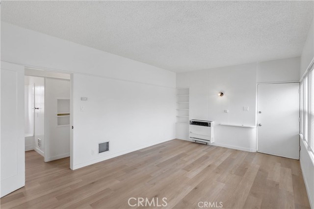 Detail Gallery Image 7 of 9 For 2015 Locust #D,  Long Beach,  CA 90806 - 1 Beds | 1 Baths