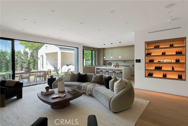 4455 Katherine Avenue, Sherman Oaks CA: https://media.crmls.org/medias/2c390ac8-ef8e-49e4-ae31-c4c24f3274b4.jpg