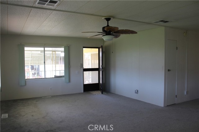 5001 W Florida Avenue, Hemet CA: https://media.crmls.org/medias/2c3965b1-10c0-4ee6-acbf-604198b9e556.jpg