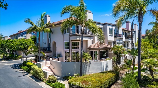 19325 Peachtree Lane, Huntington Beach CA: https://media.crmls.org/medias/2c3a93ea-da87-47fe-9e85-fd49bb98ee29.jpg