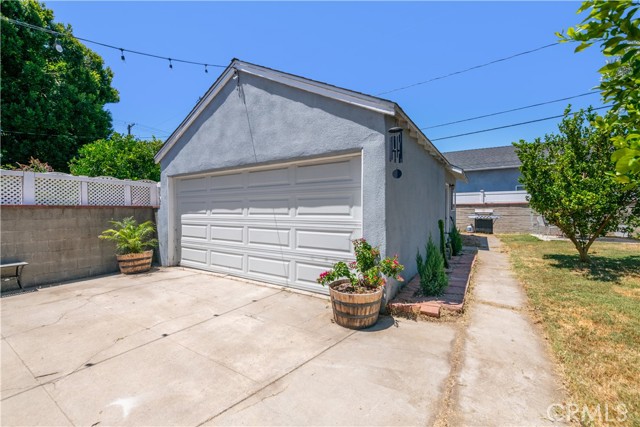 321 N Keystone Street, Burbank CA: https://media.crmls.org/medias/2c3a9476-0f9a-40fb-a7fa-0e4e5a6fe99b.jpg