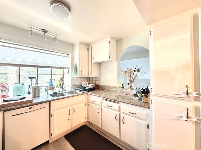 Detail Gallery Image 7 of 16 For 560 Rosewood Ave, Camarillo,  CA 93010 - 2 Beds | 2 Baths