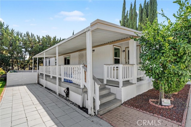 Detail Gallery Image 2 of 22 For 15831 Olden St #37,  Sylmar,  CA 91342 - 4 Beds | 2 Baths