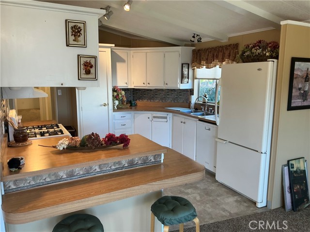5830 Robin Hill Dr, Lakeport CA: https://media.crmls.org/medias/2c3b8459-ab08-4fb9-87a3-774f240cdac7.jpg