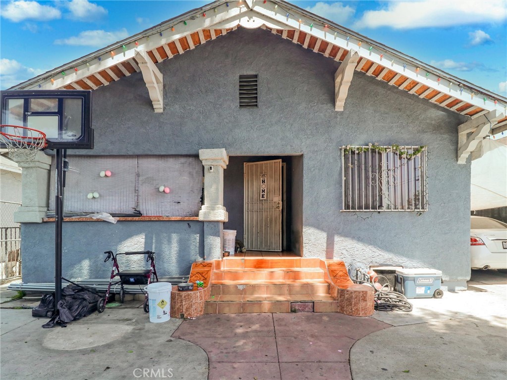 https://media.crmls.org/medias/2c3ba9b7-be4f-4953-a692-dee90ddd7f6e.jpg?preset=X-Large