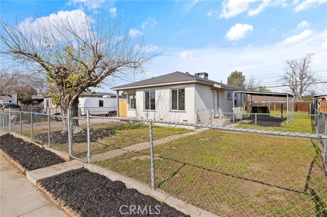 Detail Gallery Image 3 of 28 For 412 E Fairview Rd, Bakersfield,  CA 93307 - 2 Beds | 1 Baths