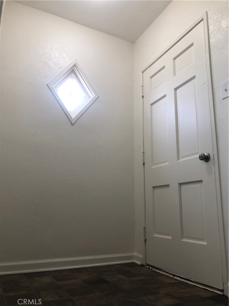 https://media.crmls.org/medias/2c3d38c2-38cc-4d0b-9b9a-ff5bd26e351c.jpg?preset=X-Large