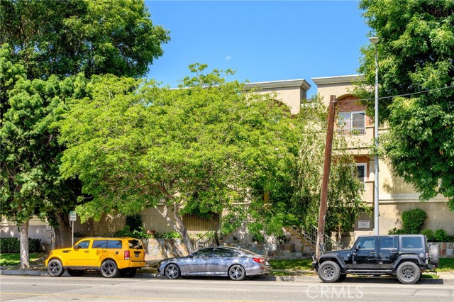 Detail Gallery Image 2 of 20 For 7045 Woodley Ave #212,  Van Nuys,  CA 91406 - 2 Beds | 2 Baths