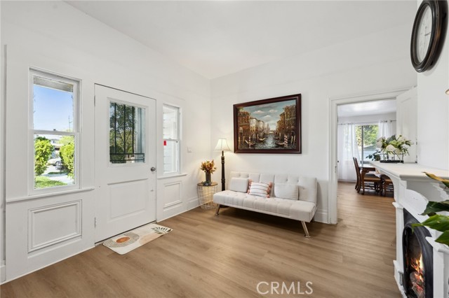 Detail Gallery Image 6 of 42 For 318 E 11th St, Pomona,  CA 91766 - 5 Beds | 2/1 Baths