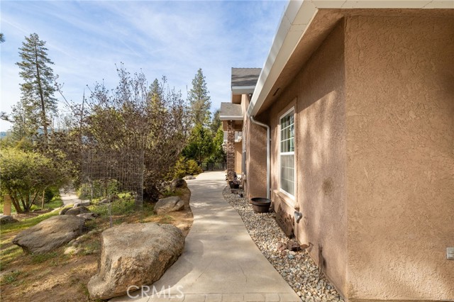 Detail Gallery Image 4 of 59 For 36919 Deer Path Cir, Coarsegold,  CA 93614 - 3 Beds | 2 Baths