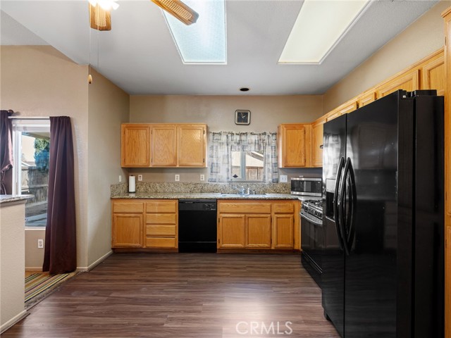 Detail Gallery Image 13 of 34 For 14621 Carob St, Victorville,  CA 92394 - 4 Beds | 3 Baths