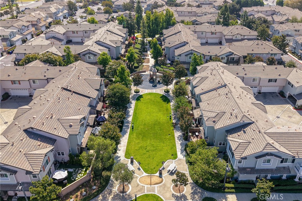 https://media.crmls.org/medias/2c4025b3-633a-4eb5-8c5a-416bab6b198e.jpg?preset=X-Large