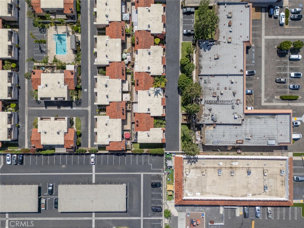 https://media.crmls.org/medias/2c406672-167f-431d-a423-bfa6980cce8b.jpg?preset=X-Large