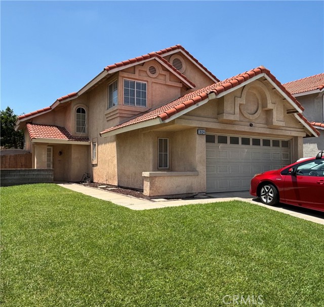 7634 Plumaria Drive, Fontana CA: https://media.crmls.org/medias/2c40a994-47b8-4cdf-a0bd-7fe30c56fa64.jpg