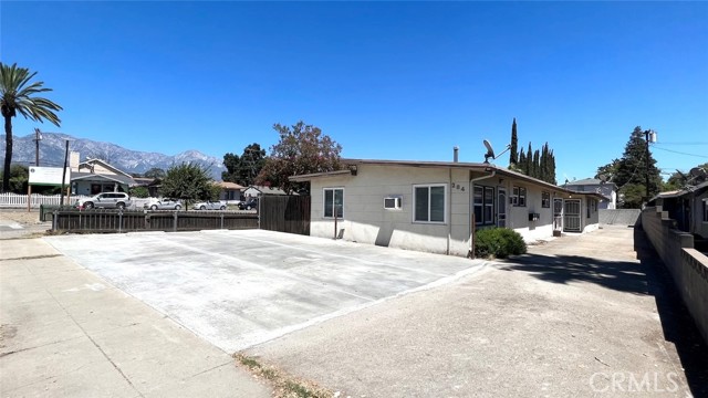 284 N Palm Avenue, Upland CA: https://media.crmls.org/medias/2c4179a3-8b29-46da-89c6-58da760239ac.jpg