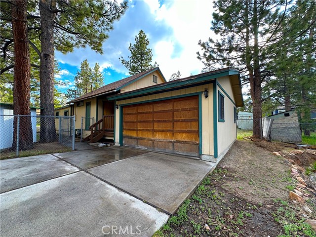 Detail Gallery Image 2 of 23 For 40074 Trail of the Whispering, Big Bear Lake,  CA 92315 - 2 Beds | 1 Baths