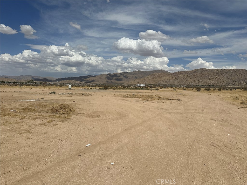 https://media.crmls.org/medias/2c435dcf-5619-4701-bb62-117ad9765bf6.jpg?preset=X-Large