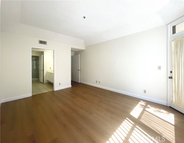 Detail Gallery Image 10 of 23 For 2563 Plaza Del Amo #109, Torrance,  CA 90503 - 2 Beds | 2/1 Baths