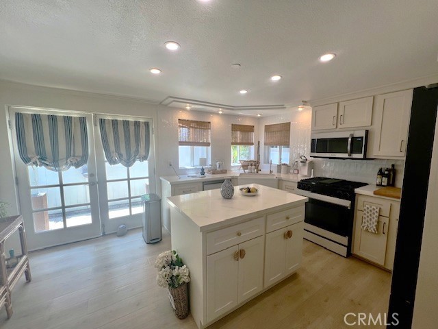 Detail Gallery Image 11 of 51 For 201 Tremont Dr, Newport Beach,  CA 92660 - 3 Beds | 2/1 Baths