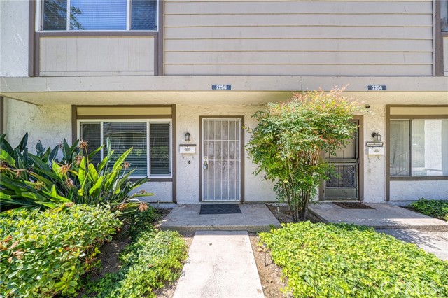 2256 Shady Hills Drive, Diamond Bar CA: https://media.crmls.org/medias/2c4495bb-1da5-4e89-837b-eafb3fd36960.jpg