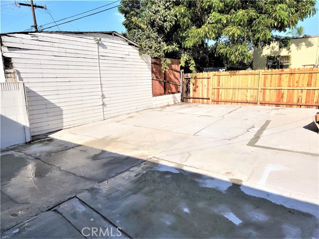 Detail Gallery Image 22 of 23 For 7040 3rd, Los Angeles,  CA 90043 - 4 Beds | 3 Baths