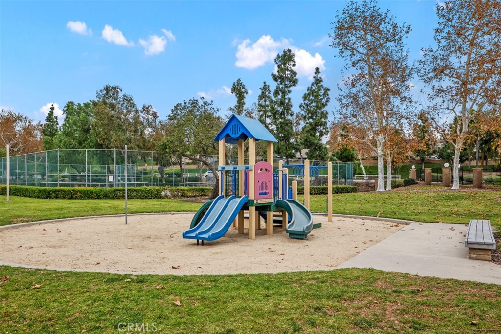https://media.crmls.org/medias/2c4566e5-c703-415d-be12-0f1bea69e6f4.jpg?preset=X-Large