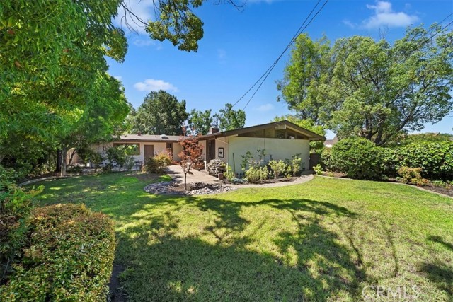 901 E Walnut Avenue, Glendora CA: https://media.crmls.org/medias/2c459698-722b-4f88-8521-553f951679a1.jpg