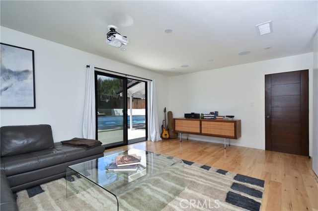 4751 Del Moreno Drive, Woodland Hills CA: https://media.crmls.org/medias/2c45cc54-7da5-4ff7-9435-85de681342d2.jpg