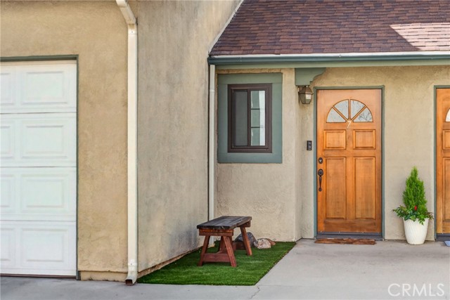 Detail Gallery Image 3 of 31 For 7046 De Celis Pl #7,  Lake Balboa,  CA 91406 - 2 Beds | 2/1 Baths