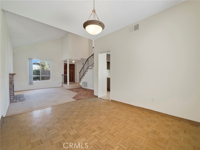 Detail Gallery Image 10 of 36 For 7952 Laramie Ave, Winnetka,  CA 91306 - 4 Beds | 2/1 Baths