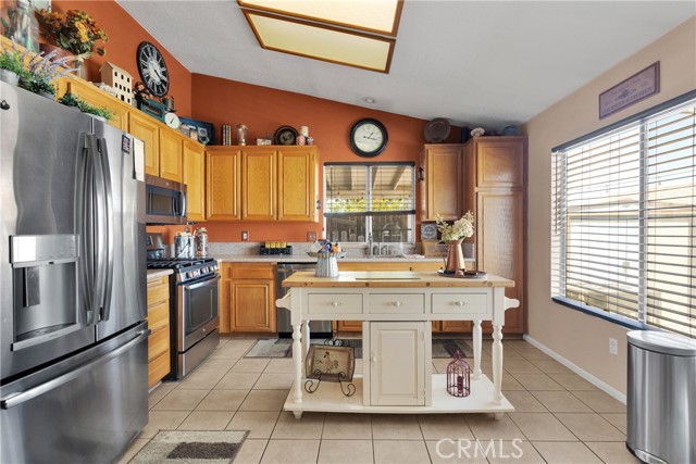 Detail Gallery Image 13 of 38 For 12231 Jason Ln, Victorville,  CA 92395 - 3 Beds | 2 Baths