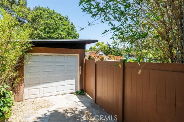 3288 Velma Drive, Los Angeles CA: https://media.crmls.org/medias/2c47a954-06e6-4977-99fe-839f48d1d025.jpg