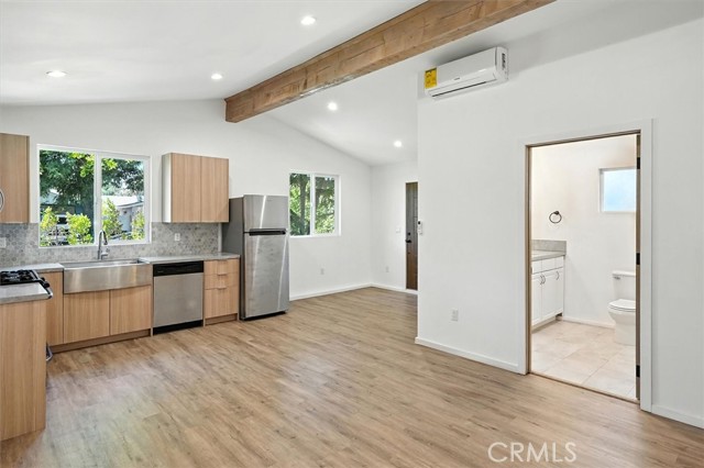 8846 Laramie Avenue, Winnetka CA: https://media.crmls.org/medias/2c47db78-b44a-4a28-8f96-2bbf66ff844f.jpg