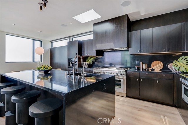 315 25th, Manhattan Beach, California 90266, 3 Bedrooms Bedrooms, ,3 BathroomsBathrooms,Residential,For Sale,25th,SB26081784