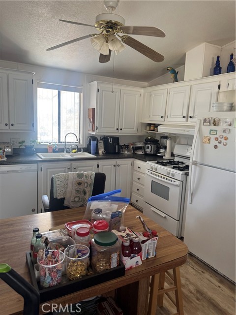 1525 Del Rosa Road, Phelan CA: https://media.crmls.org/medias/2c4878b3-ea56-4f18-b9e5-1612256a8eb1.jpg