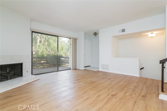 5711 Owensmouth Avenue, Woodland Hills CA: https://media.crmls.org/medias/2c487f0a-effe-4656-b5ef-1adf2cee9b4a.jpg