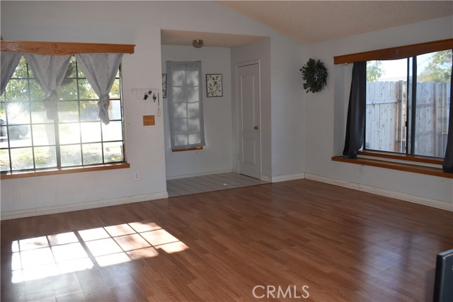 Detail Gallery Image 7 of 25 For 8873 Holly, California City,  CA 93505 - 3 Beds | 2 Baths