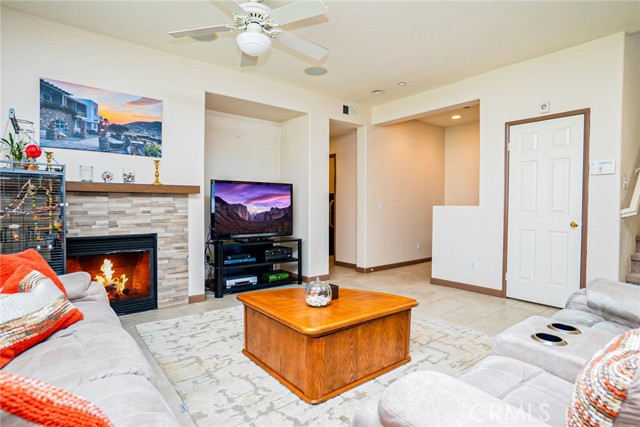 15138 Holiday Drive, Fontana CA: https://media.crmls.org/medias/2c49b86c-c067-4983-ade9-a93f3933dedb.jpg