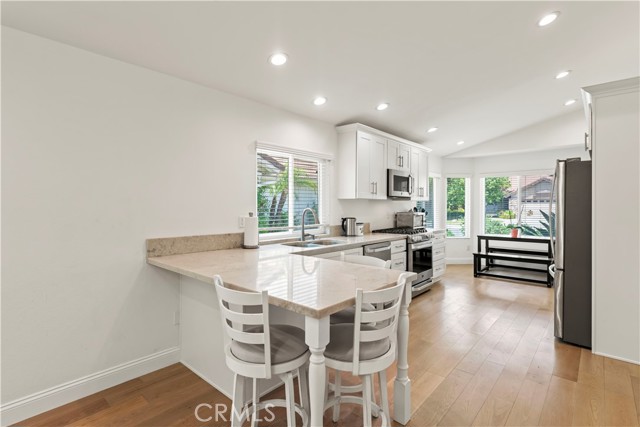Detail Gallery Image 9 of 23 For 26816 Cold Springs St, Calabasas,  CA 91301 - 3 Beds | 3 Baths