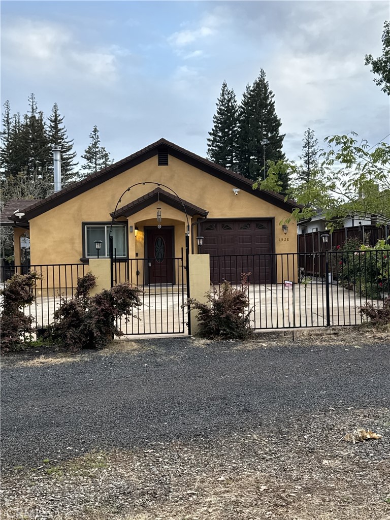 1528 Della Lane